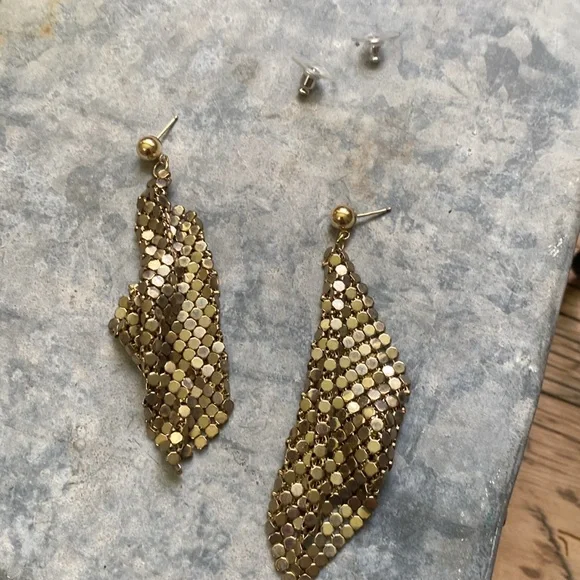 Vintage Gold and Mesh Dangle Earrings - Picture 7 of 8